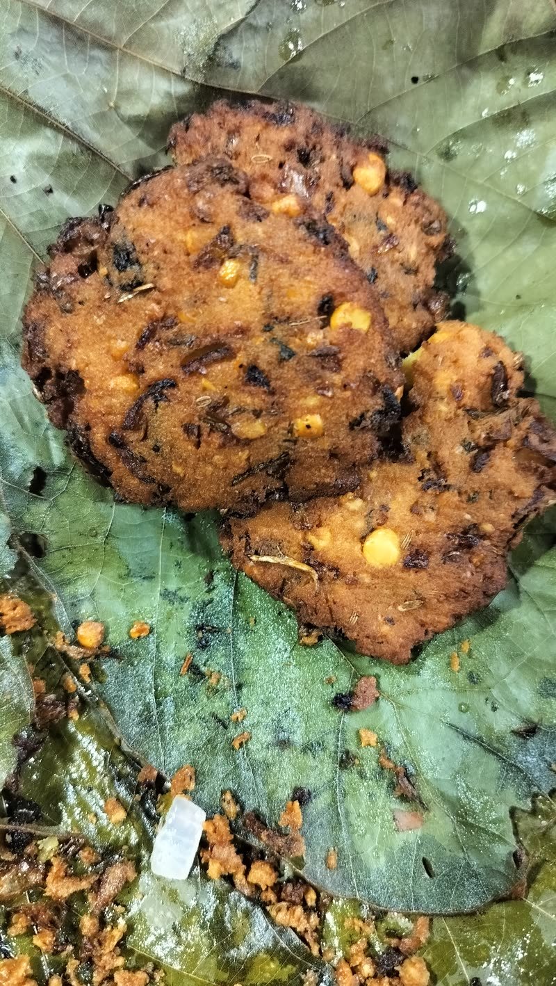 Vadai served on a banana leaf